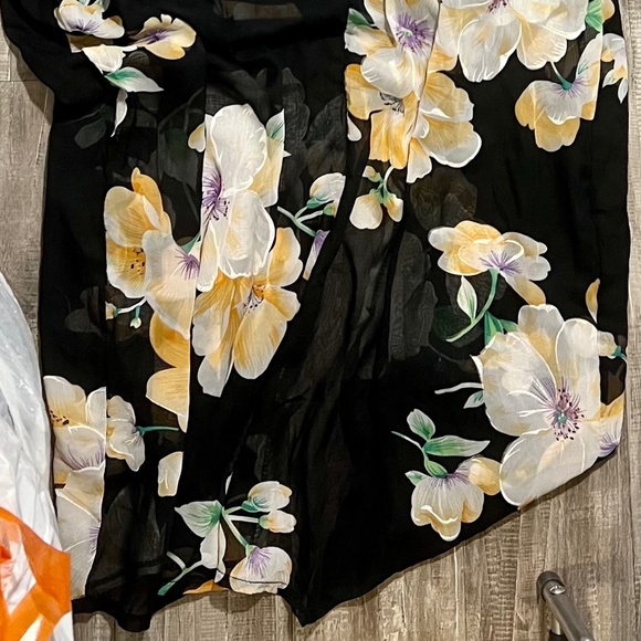 Maxi Flowy Dress with Flower design  Size: S - Picture 6 of 6